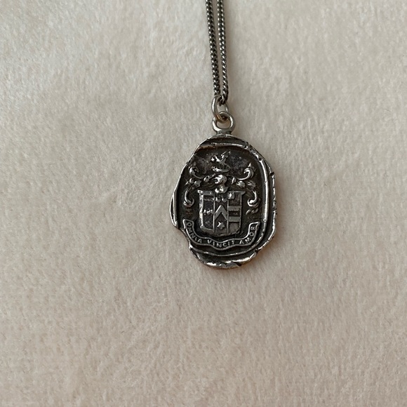 Pyrrha pendant and chain “Love Conquers All”. Oxidized sterling silver. - Picture 2 of 6